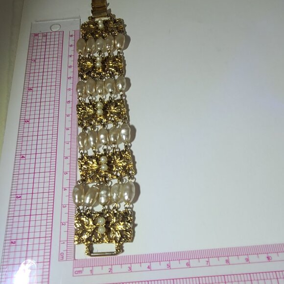 Vintage Celebrity NY Freshwater Pearl Wide Gold-Tone Bracelet - Picture 5 of 6